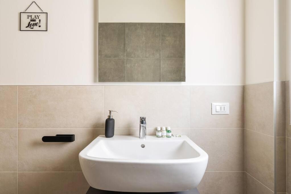 Appartamento Kaizen House - Bilocale De Angeli Milano Esterno foto